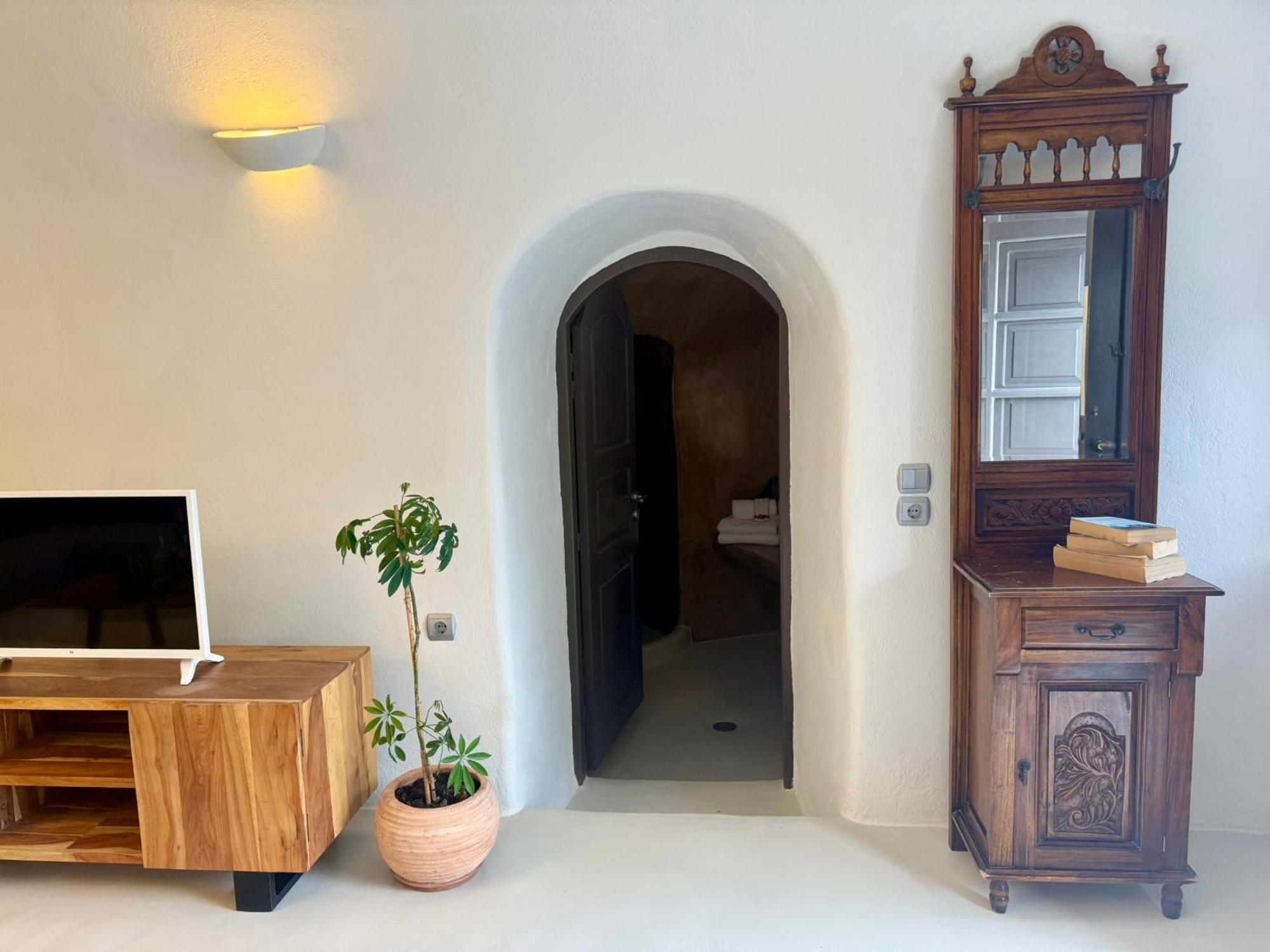 Elysian Santorini *
